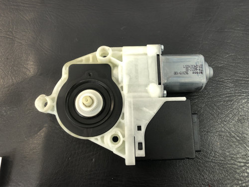 Motoras geam stanga spate VW Passat B7 2.0 TDI sedan 2013 (3AA959703A)