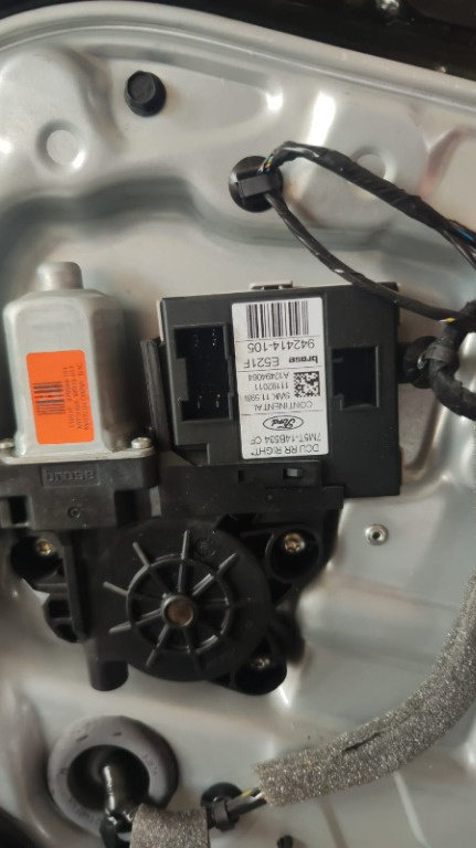 Motoras geam usa dreapta spate Ford Kuga 2.0 TDCI 4x4 cod motor UFDA ,an 2010 cod 7M5T-14B534CF
