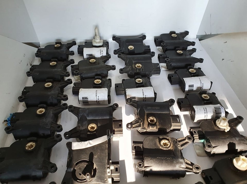Motoras grila aeroterma bord 1K0907511 /