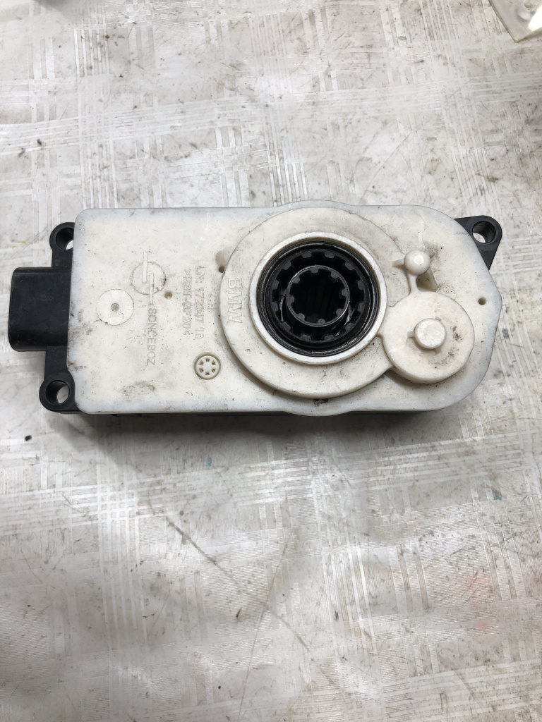 Motoras grila radiator electrica activa Skoda Kamiq 1.0 Benzina 2024, 5811R1001