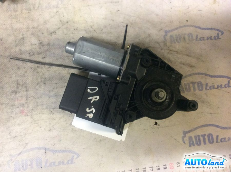Motoras Macara 130821696 Dreapta Spate Volkswagen PASSAT 3B3 2000-2005