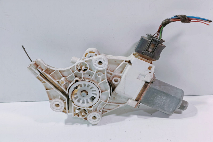 Motoras Macara 6927028 BMW Seria 3 E90/E91/E92/E93 [2004 - 2010]