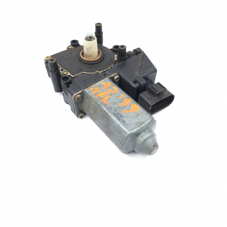 Motoras Macara Audi A3 (8L1) 1996-2003 Fata Dreapta 119024113, 05071940, 114180101 Brose