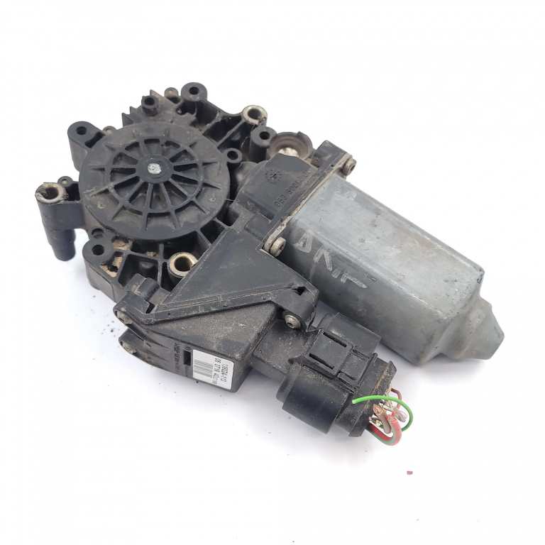 Motoras Macara Audi A3 (8L1) 1996-2003 Fata Dreapta 119024113, 050719400798, 119024-113, 050719400798 Brose