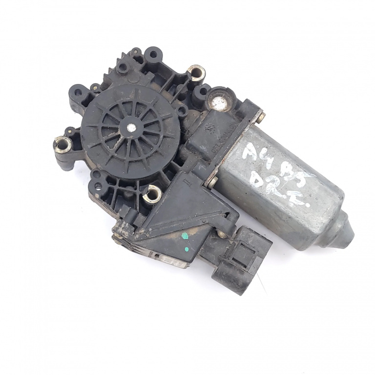 Motoras Macara Audi A4 B5 (8D) 1994-2001 Fata Dreapta 113846101, 050719014995, 901101, 113846-101, 050719014995, 0536001401, 7743000747, 114180301 Brose