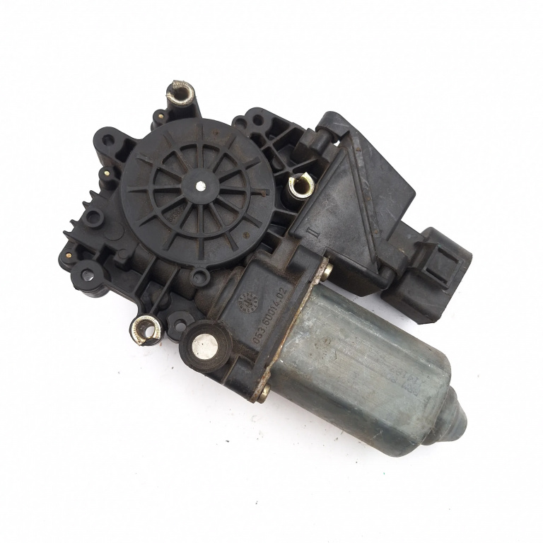 Motoras Macara Audi A4 B5 (8D) 1994-2001 Fata Stanga 113846113, 05071902, 113846-113, 0536001402, 114185101, 7743000744, 8D0959801 Brose