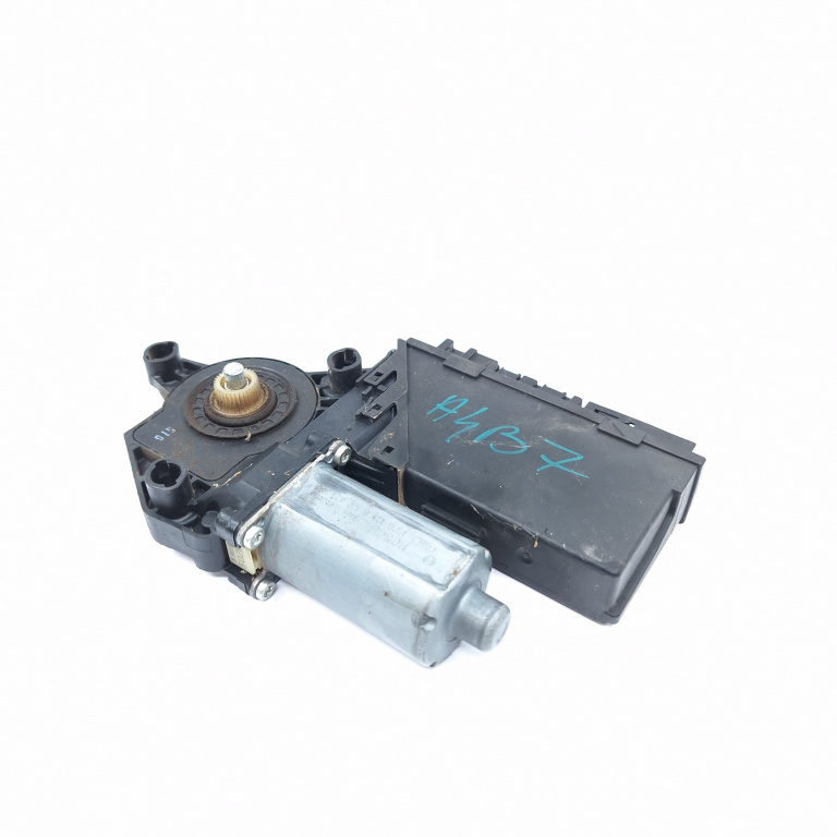 Motoras Macara Audi A4 B7 (8E) 2004-2008 Spate Dreapta 8E0959802E, 0130821766, 5Wk49205Cbf, 0130821766 , 106999204, 105849204, 102238Xxx, 9205C106464110711 Bosch, Siemens Vdo