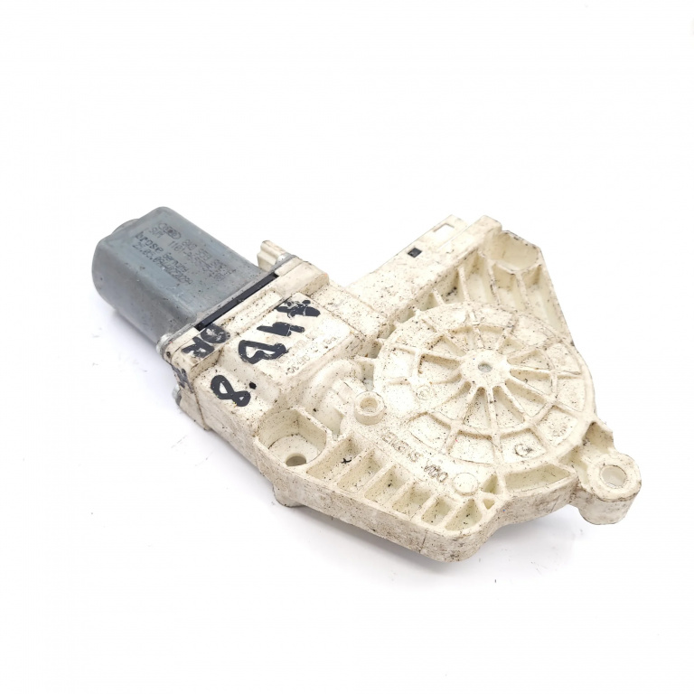 Motoras Macara Audi A4 B8 (8K) 2007-2015 Fata Dreapta 8K0959802A, 1101965575200, 09440250299, 966934200, 7746026720 Brose