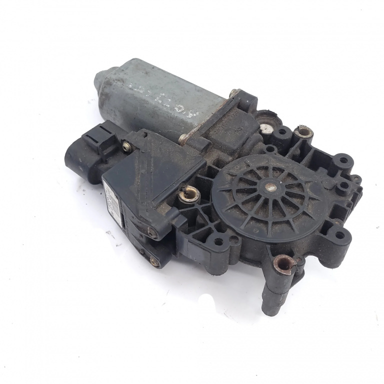 Motoras Macara Audi A6 (4B, C5) 1997-2005 Fata Stanga 119024114, 119024 114, 7743000742, 05071941, 05 0719 41 Brose