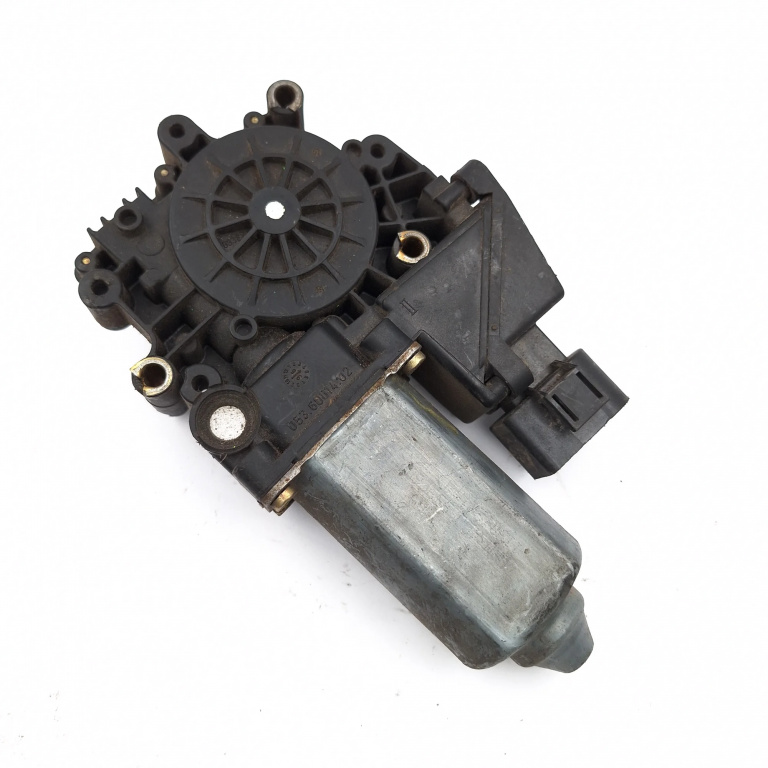 Motoras Macara Audi A8 (4D) 1994-2002 Spate Dreapta 119023101, 935101, 119023-101, 050719351896, 050719351896, 0536001402 Brose