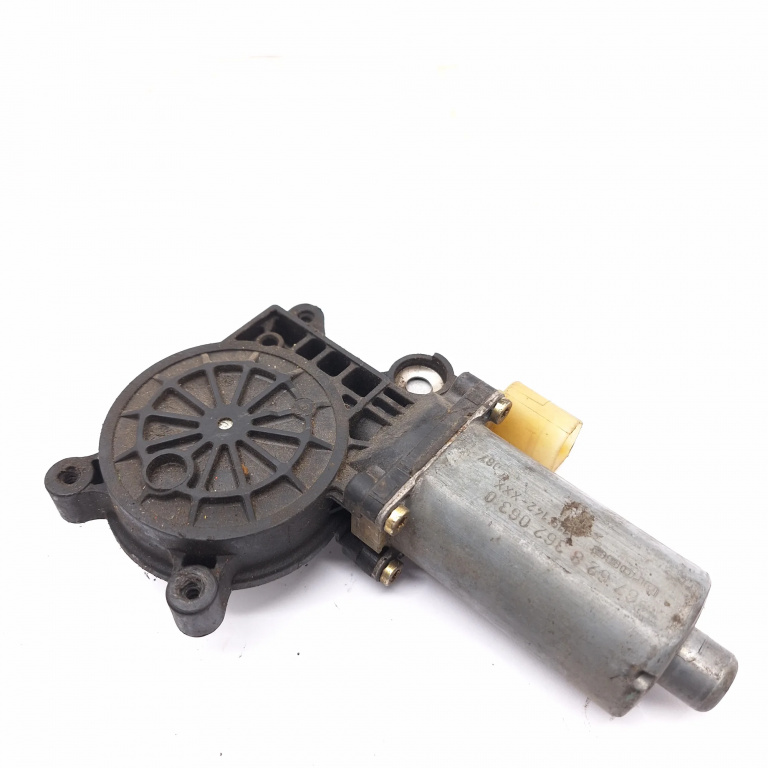 Motoras Macara Bmw 3 (E46) 1998-2007 Stanga 8362063, 676283620630, 0130821716, 83620630, 119142Xxx Brose