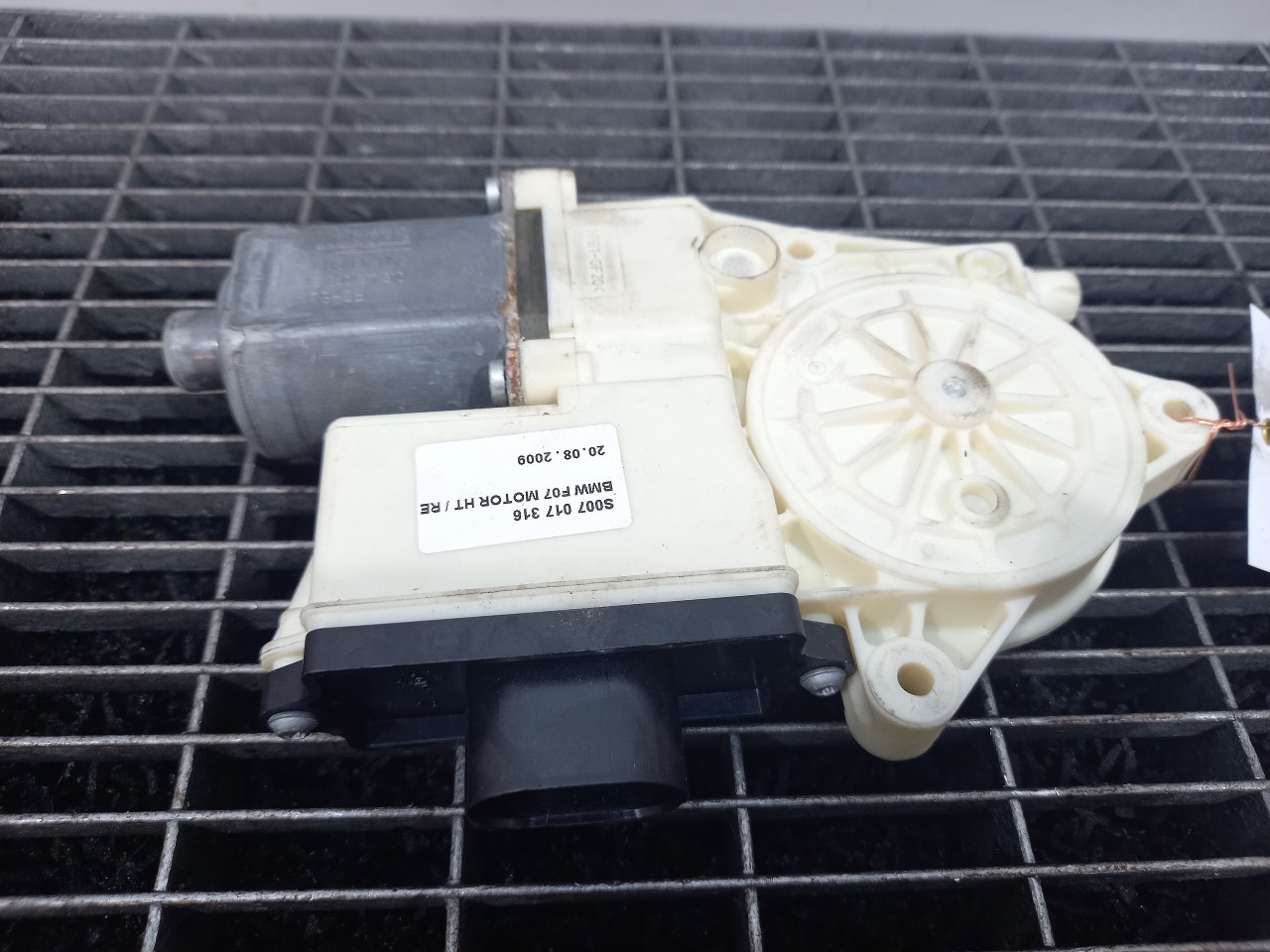 MOTORAS MACARA BMW SERIA 5 F 07 - - (200