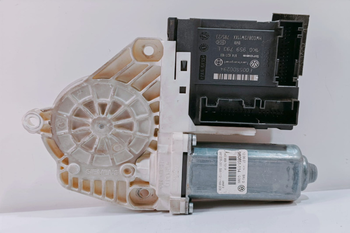 Motoras Macara Bosch Dreapta Fata 1K0959793L / 1K0959701P Volkswagen VW Passat B7 [2010 - 2015]