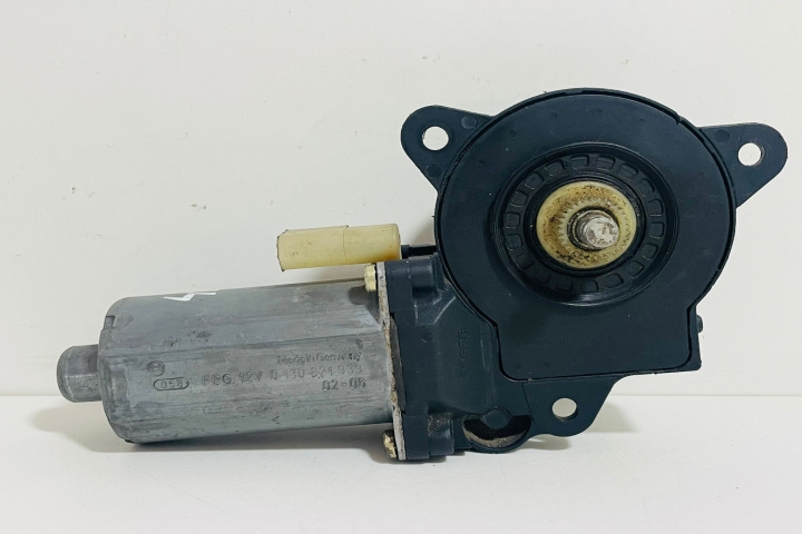 Motoras macara Bosch geam dreapta fata 0 130 821 939 / 0130821939 Ford Fiesta 5 [2001 - 2007]