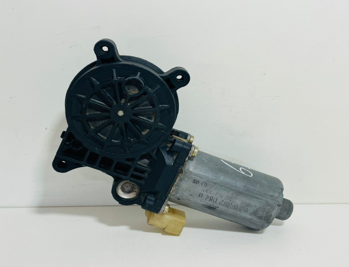 Motoras macara Bosch geam dreapta fata 0130821717 BMW Seria 3 E46 [1997 - 2003]