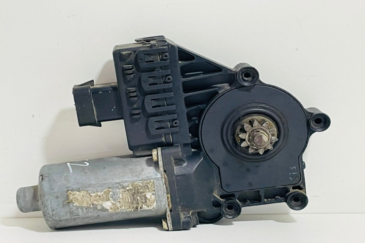 Motoras macara Bosch geam dreapta fata 0130821769 Opel Astra G [1998 - 2009]
