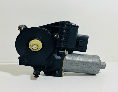 Motoras macara Bosch geam dreapta fata 0130821786 Audi A4 B5 [1994 - 1999]