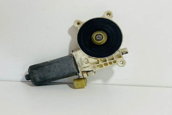Motoras macara Bosch geam dreapta fata 0130822020 Renault Clio