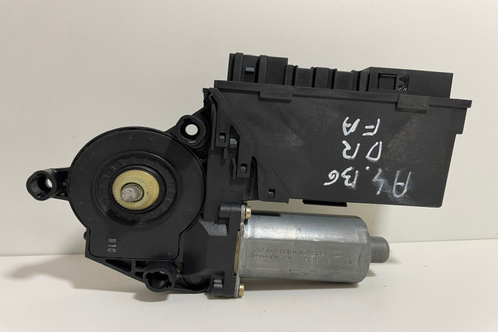 Motoras macara Bosch geam dreapta fata + modul 0130821764/8E1959802E Volkswagen VW Touareg generatia 1 7L [2002 - 2007]