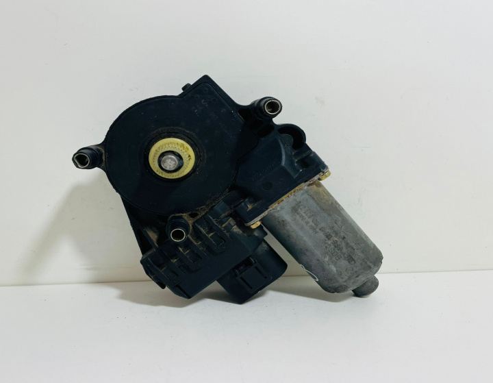 Motoras macara Bosch geam stanga fata 0130821775 Audi A6