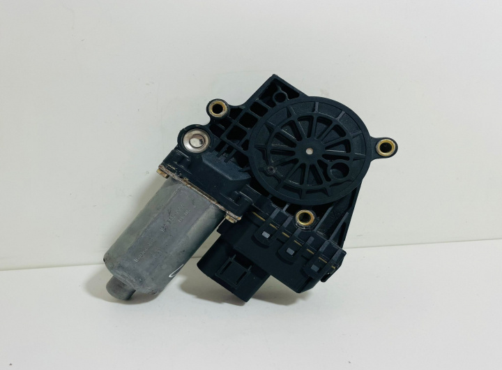 Motoras macara Bosch geam stanga fata 0130821775 Audi A6 4B/C5 [1997 - 2001]