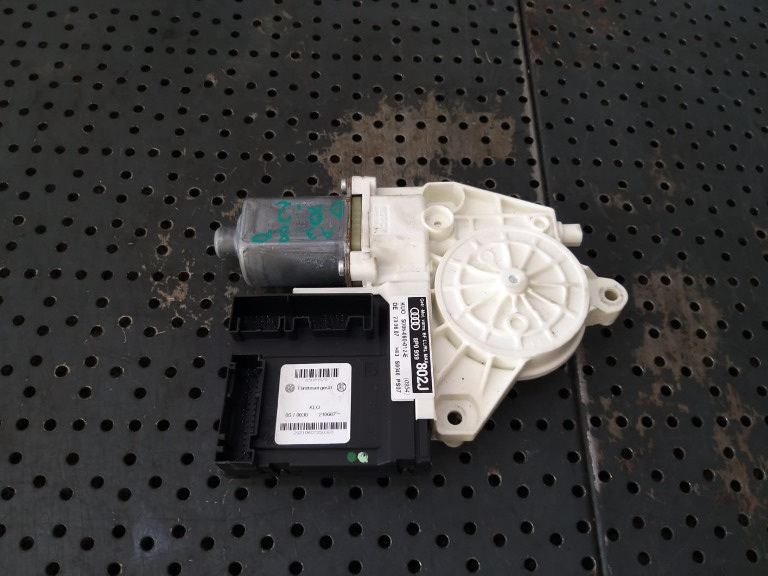Motoras macara dreapta audi a3 8p 8p0959802j