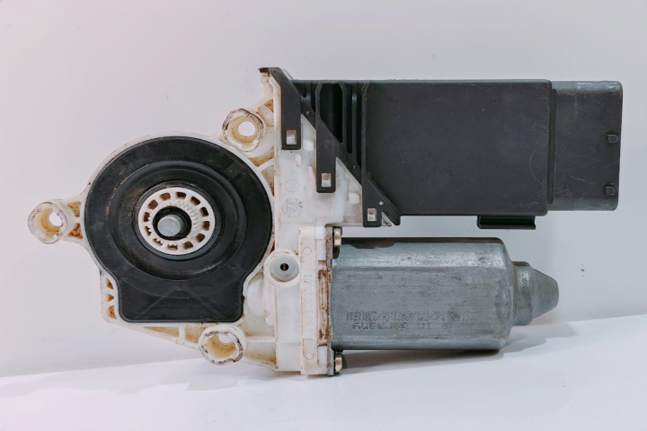 Motoras macara dreapta fata 0536003501 / F005S00048 / 9776101434203 Volkswagen VW Golf 4 [1997 - 2006]