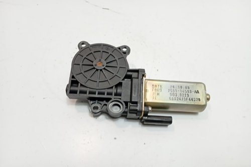 Motoras macara dreapta fata 2S5114553AA Ford Fiesta 5 [2001 - 2007]