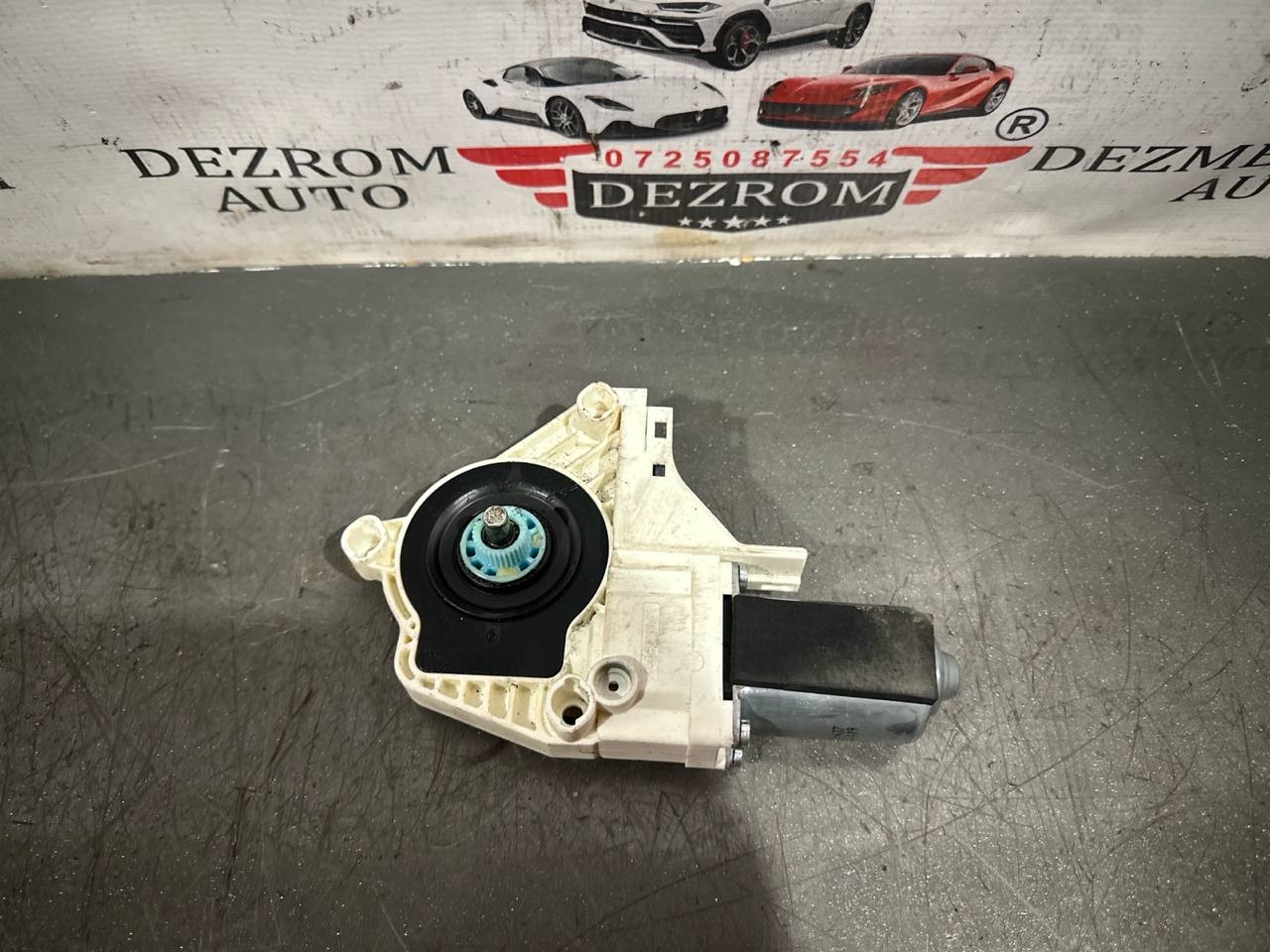 Motoras macara dreapta fata 8K0959802A Audi A6 C6 Sedan (4F2) 3.0 TDI quattro 233 cai