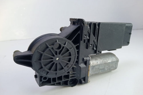 Motoras macara dreapta fata 9776105404301 Volkswagen VW Passat B5 [1996 - 2000]