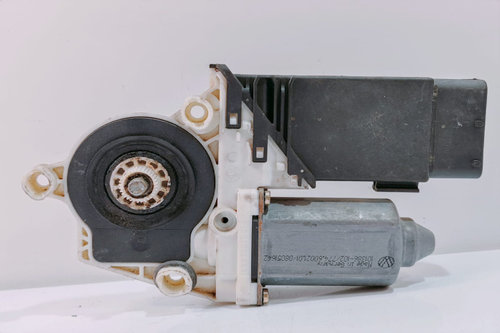 Motoras Macara Dreapta Fata 9776105415301 Skoda Octavia [1996 - 2000]