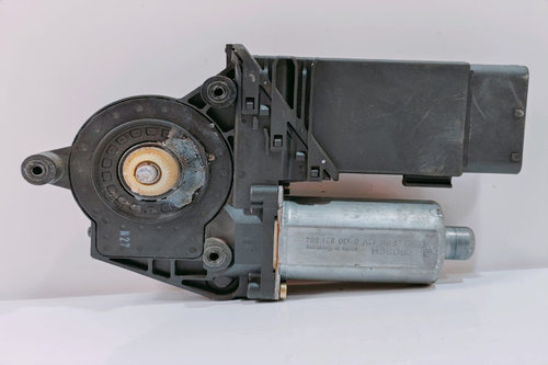Motoras Macara Dreapta Fata 9776105415301 Volkswagen VW Passat B5 [1996 - 2000]