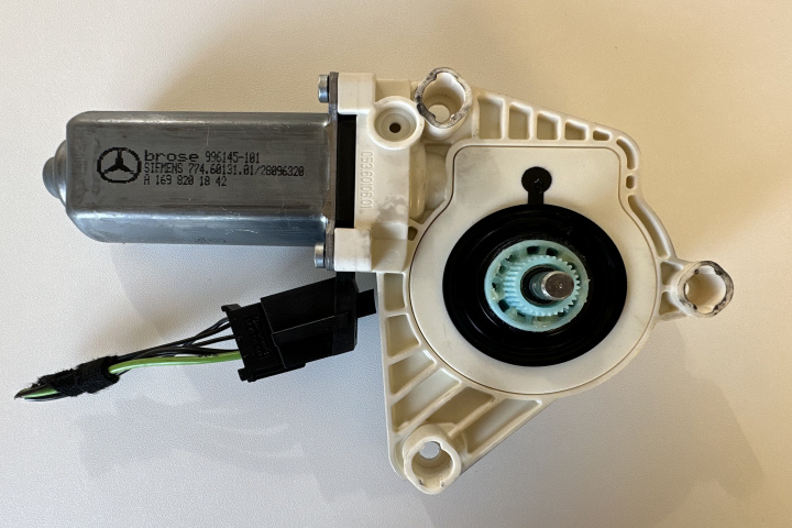 Motoras macara dreapta fata a1698201842 Mercedes-Benz A-Class W169 [2004 - 2008]