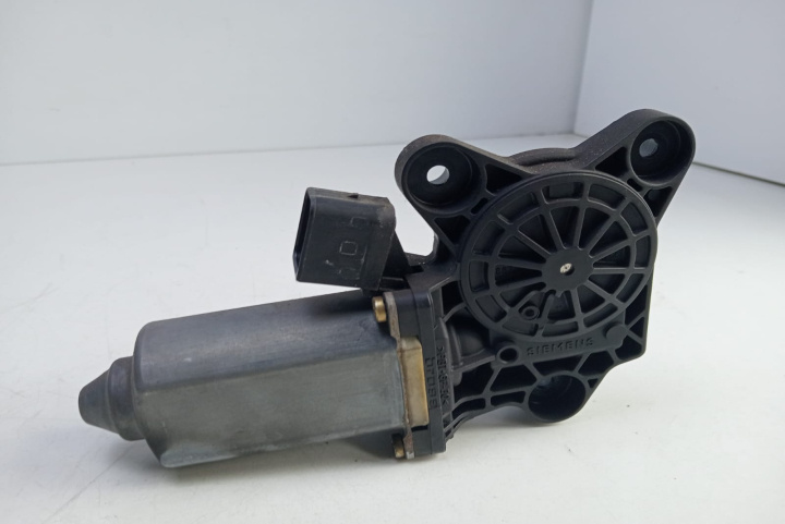 Motoras macara dreapta fata A2208204542 Mercedes-Benz C-Class W203 [2000 - 2004]