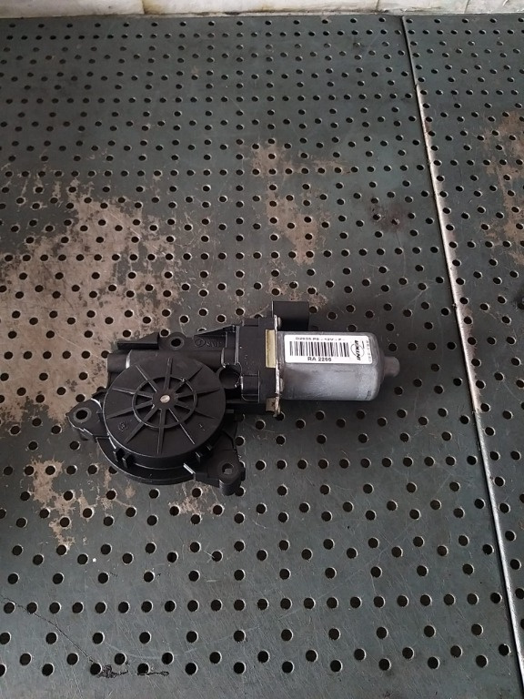 Motoras macara dreapta fata alfa romeo 159 939 d2935p8