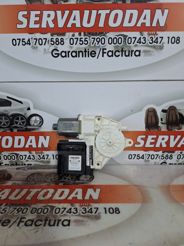 Motoras macara dreapta fata Audi A3 (2003-2008) [8P1] 2.0 Motorina 2005, 2 PORTIERE / VOLAN STÂNGA / 8P0959802A