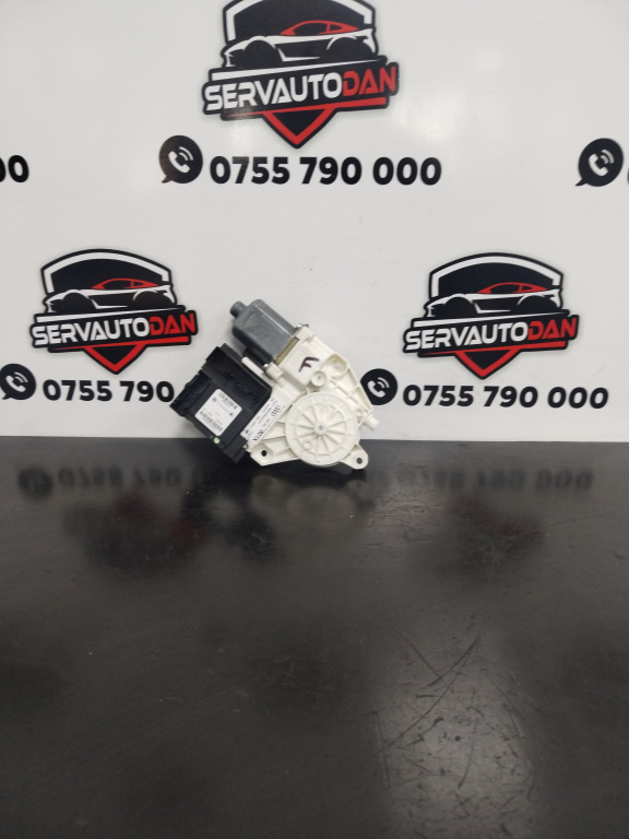 Motoras macara dreapta fata Audi A3 (2003-2008) [8P1] 2.0 Motorina 2006, 8P0959801K