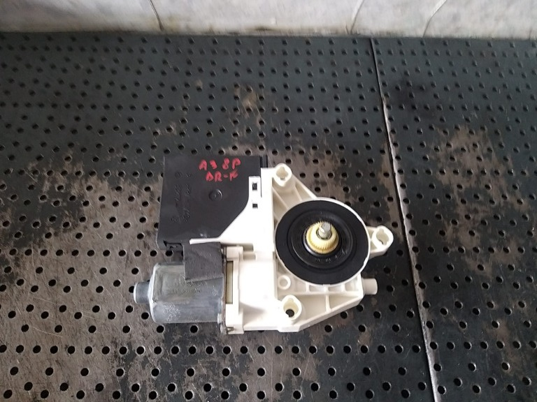 Motoras macara dreapta fata audi a3 8p 8p0959802h 05074636 e840311202
