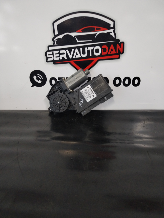 Motoras macara dreapta fata Audi A4 (2001-2004) [8E2, B6] 1.9 Motorina 2002, 0130821764
