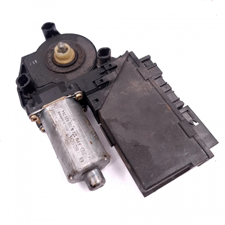 Motoras Macara Dreapta Fata Audi A4 B6 (8E) 2000-2004 8E1959802B, 9700105991101, 102236Xxx, 0130821764, 105841101, 5Wk47006Abf Brose, Bosch, Siemens