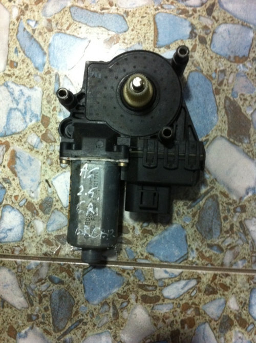Motoras macara dreapta fata Audi A6 4B/C5 [1997 - 2001] wagon 5-usi 2.5 TDI tiptronic (150 hp) Quatt...