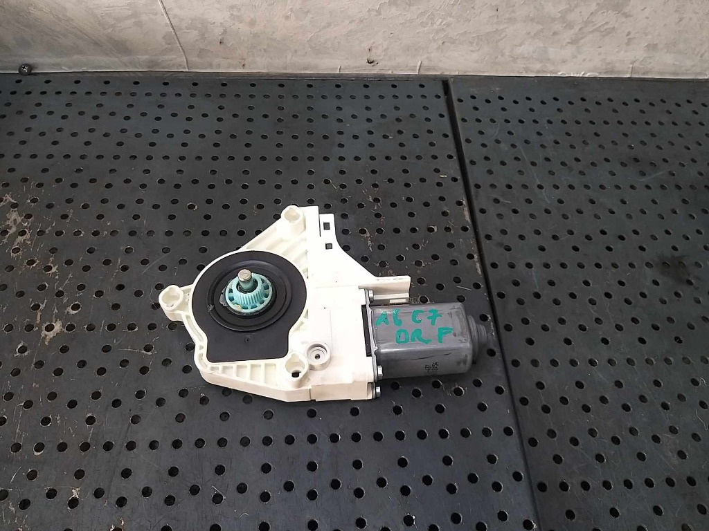 Motoras macara dreapta fata audi a6 c7 4g 8k0959802b