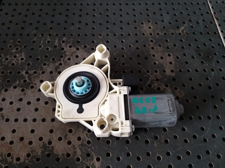 Motoras macara dreapta fata audi a6 c8 4k 4k0959802