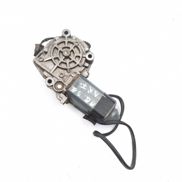 Motoras Macara Dreapta,fata Audi A8 (4D) 1994 - 2002 0531826101
