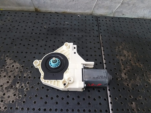 Motoras macara dreapta fata audi q3 8u 8k0959802b 1101919809201 919807201d 7746027121