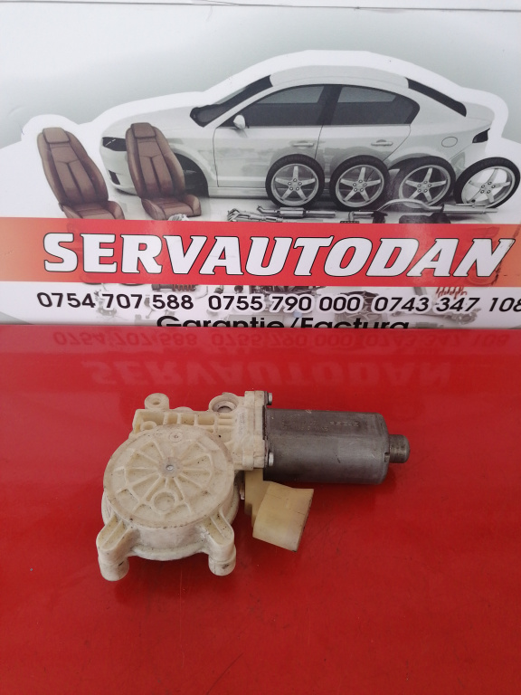 Motoras macara dreapta fata BMW Seria 5 (2003-2010) [E60] 2.0 Motorina 2006, 0130821458
