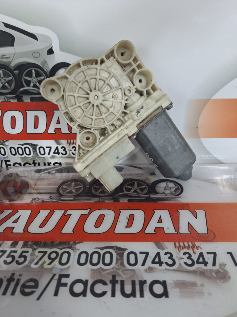 Motoras macara dreapta fata BMW Seria 7 (2001-2008) [E65, E66] 2.0 Motorina 2005, 67628382