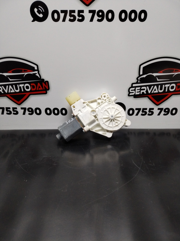 Motoras macara dreapta fata BMW Seria 7 (2008-2015) [F01, F02] 3.0 Motorina 2012, 70460320