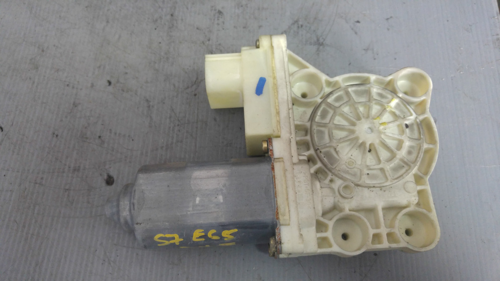 Motoras macara dreapta fata bmw seria 7 e65 676283820021