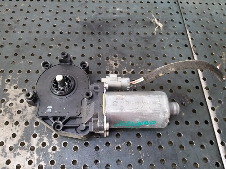 Motoras macara dreapta fata citroen berlingo 0130821762